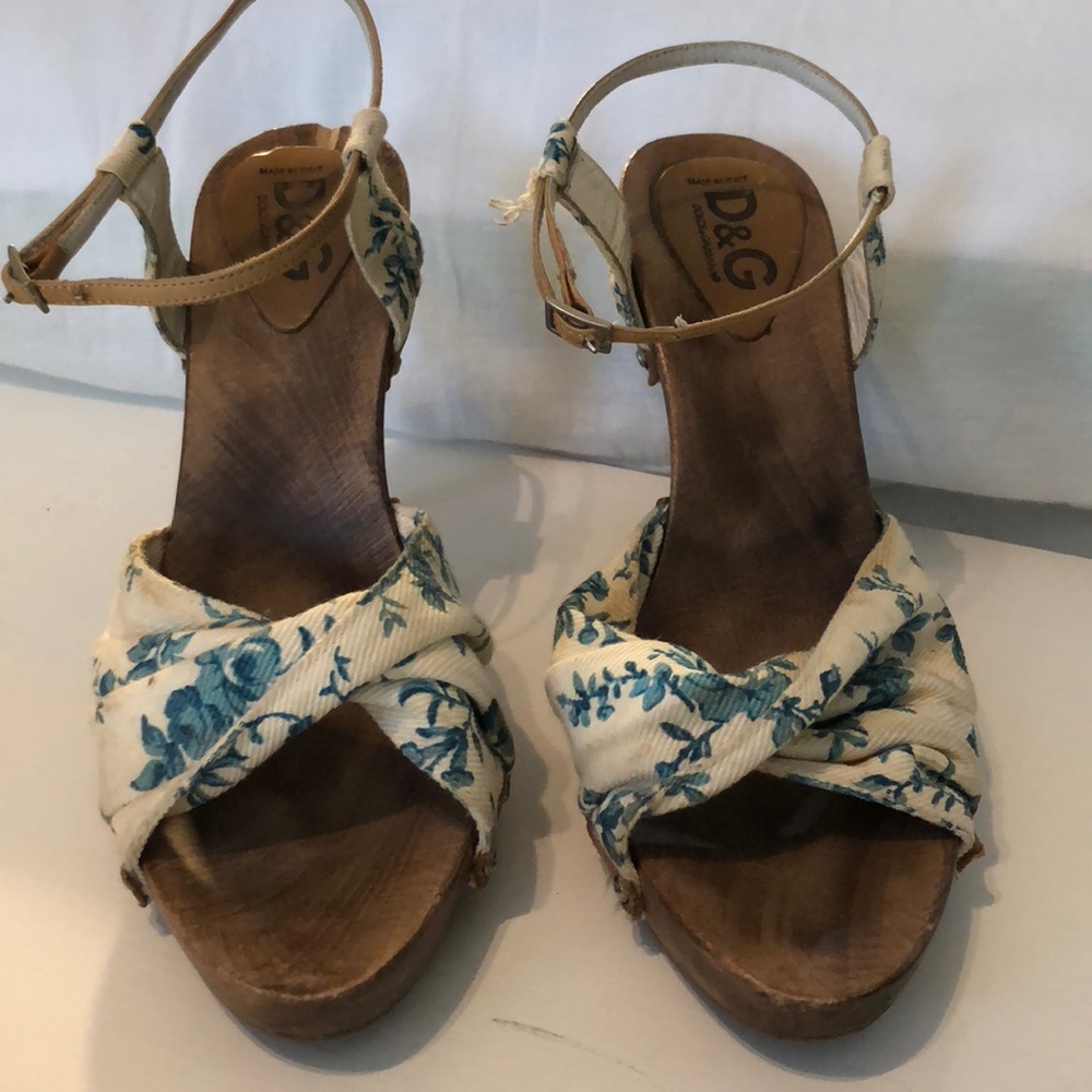 D&G floral wooden sole sandal heel sz38 heel 4”